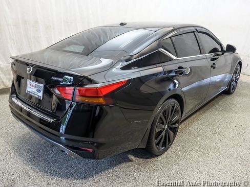 Used 2022 Nissan Altima 2.5 SR w/ Midnight Edition Package FWD image 8