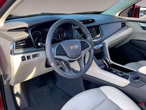 Used 2021 Cadillac XT5 Premium Luxury image 13