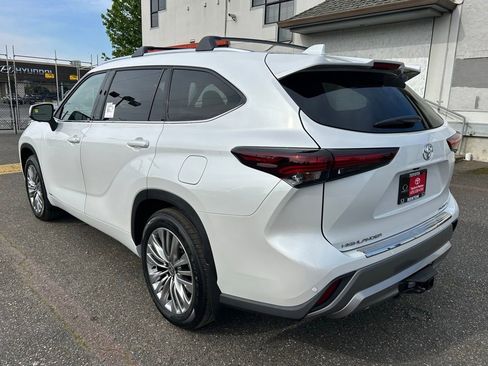 New 2026 Toyota Highlander Platinum AWD/4WD image 7