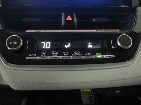 Used 2025 Toyota Corolla LE image 14