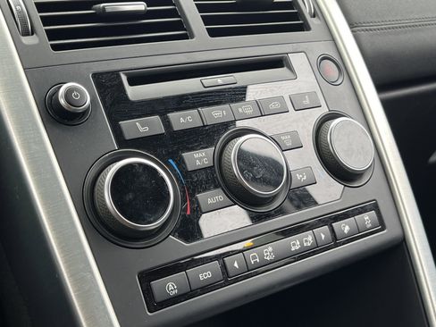 Used 2018 Land Rover Discovery Sport HSE image 28