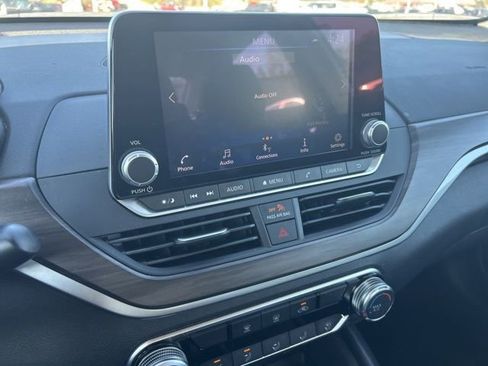 Used 2025 Nissan Altima 2.5 SV image 28