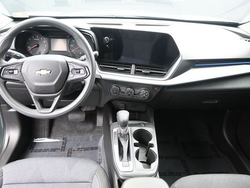 Used 2025 Chevrolet Trax LS FWD image 15