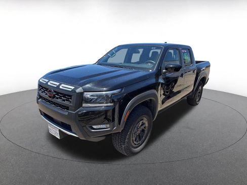 Used 2026 Nissan Frontier PRO-4X AWD/4WD image 2