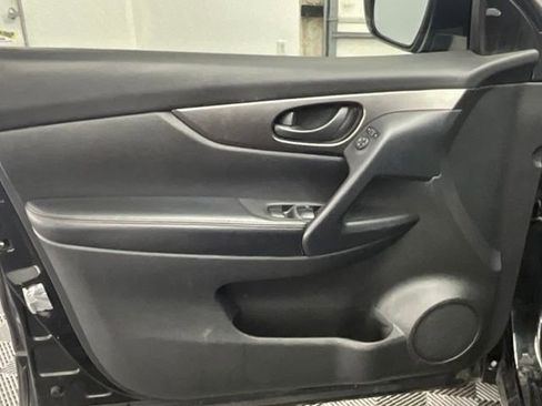 Used 2020 Nissan Rogue Sport S FWD image 15