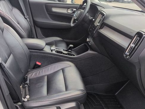 Used 2024 Volvo XC40 B5 Core AWD/4WD image 30
