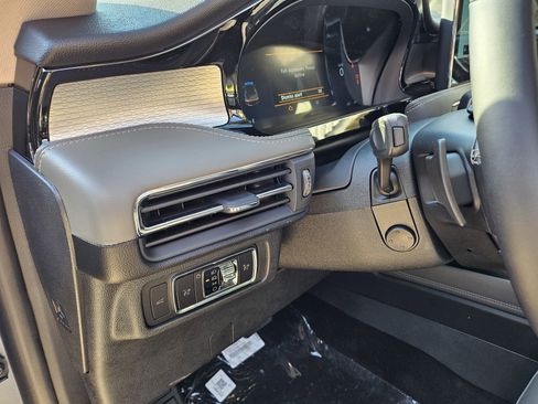 New 2026 Lincoln Corsair Premiere image 11