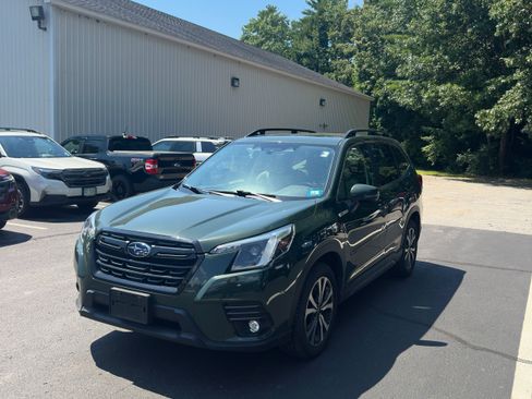 Used 2024 Subaru Forester Limited AWD/4WD image 1