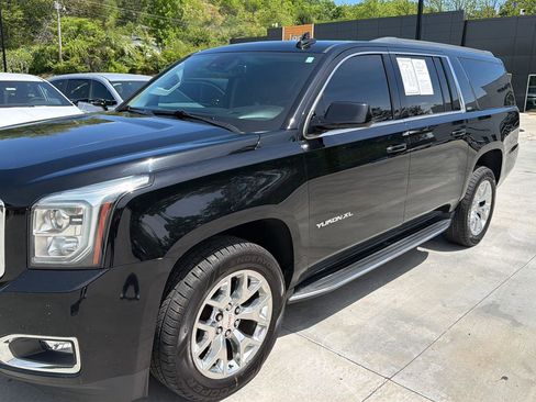 Used 2020 GMC Yukon XL SLT w/ Open Road Package AWD/4WD image 7