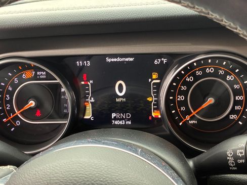 Used 2018 Jeep Wrangler Unlimited Sahara AWD/4WD image 19