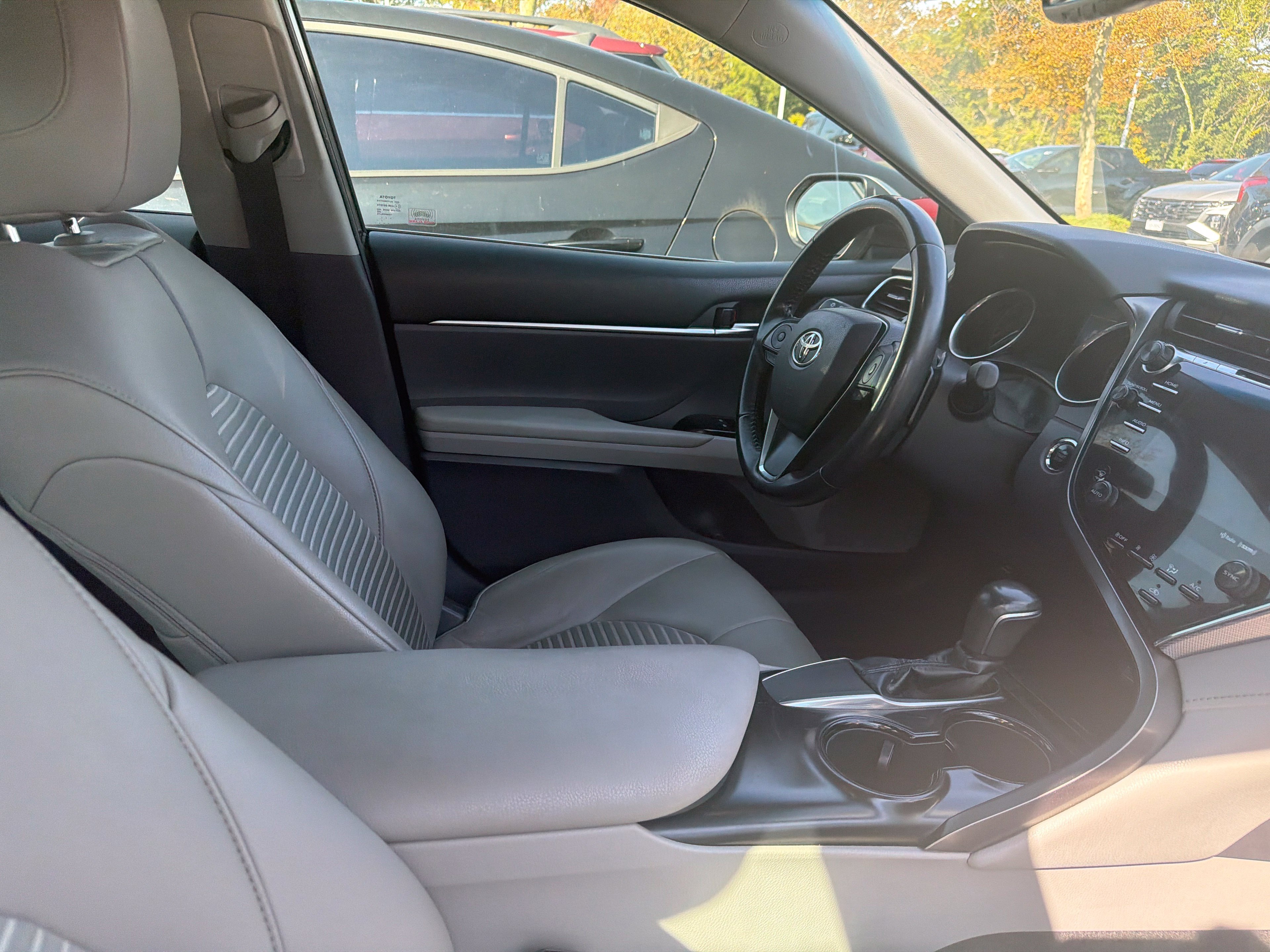 Used 2018 Toyota Camry SE w/ Audio Package FWD image 9