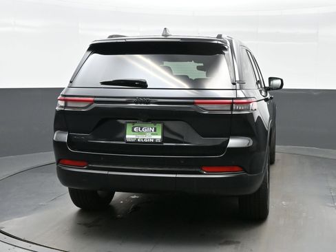 Used 2023 Jeep Grand Cherokee Altitude image 5