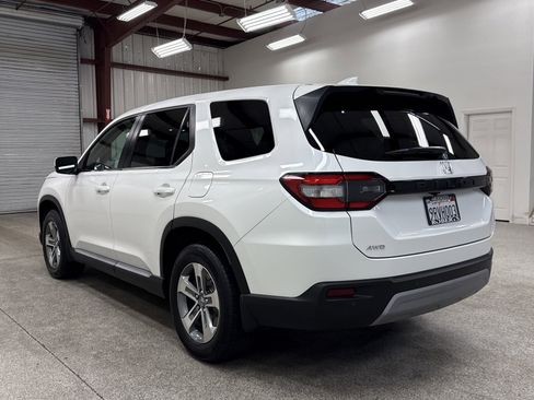Used 2025 Honda Pilot EX-L image 17