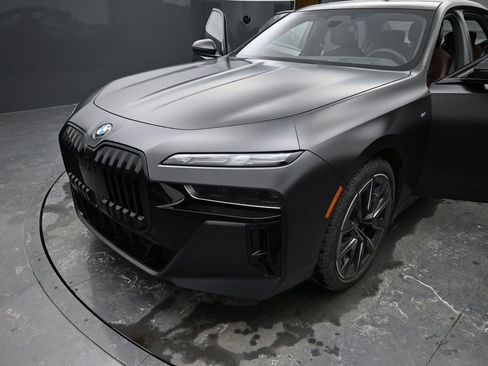 Used 2023 BMW 760i xDrive image 22