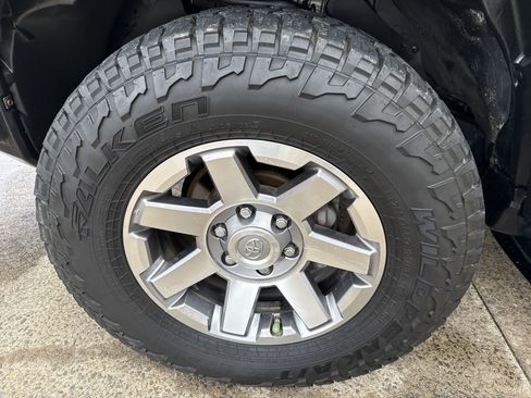 Used 2014 Toyota FJ Cruiser 4WD w/ Upgrade Package image 11