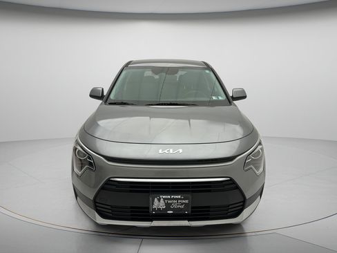 Used 2025 Kia Niro LX FWD image 2