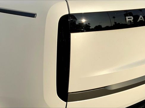 New 2025 Land Rover Range Rover SE image 5