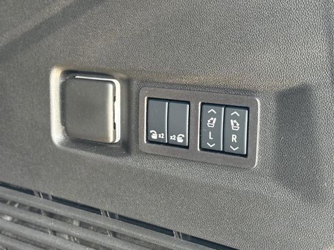 Used 2026 GMC Yukon Denali w/ Sun & Power Step Package AWD/4WD image 31