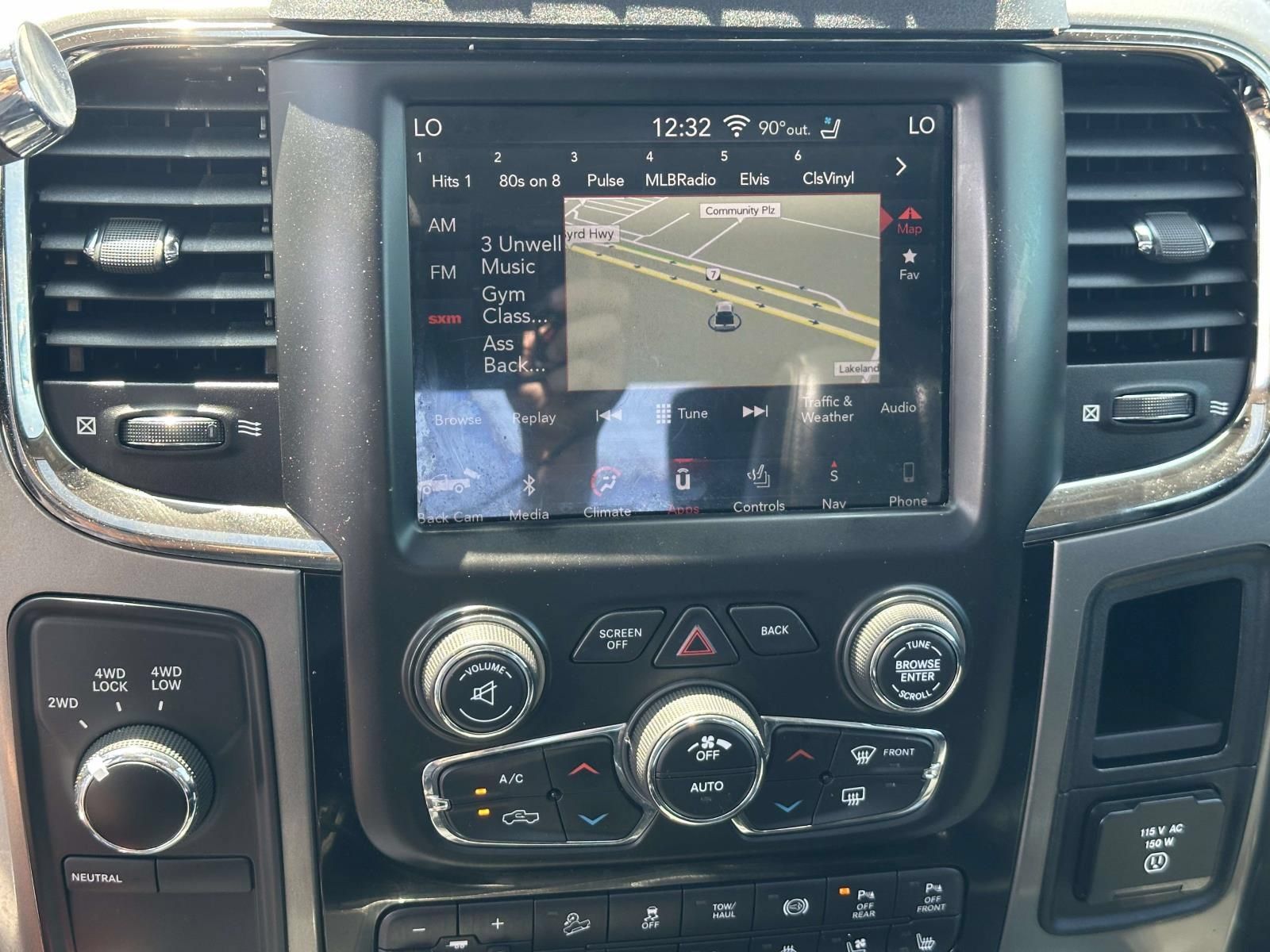 Used 2018 RAM 2500 Laramie w/ Sport Appearance Group AWD/4WD image 10