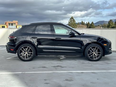 Used 2025 Porsche Macan Turbo image 9