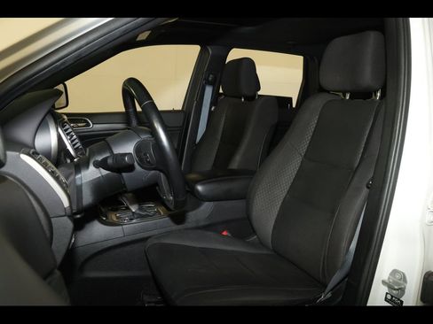 Used 2021 Jeep Grand Cherokee Laredo AWD/4WD image 17