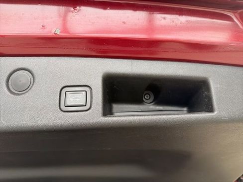 Used 2020 Chevrolet Equinox Premier image 31