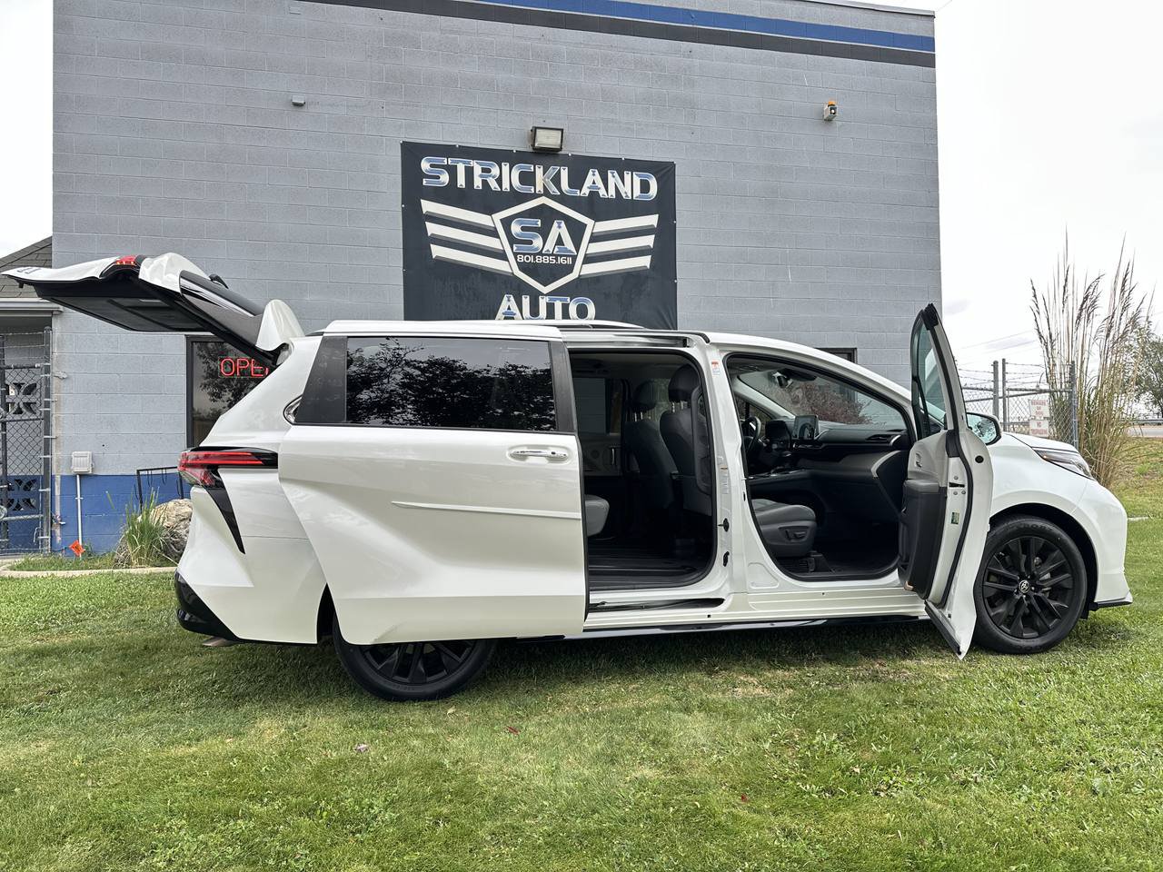 Used 2021 Toyota Sienna Limited AWD/4WD image 29