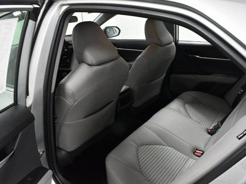 Used 2021 Toyota Camry SE w/ Cold Weather Package image 16