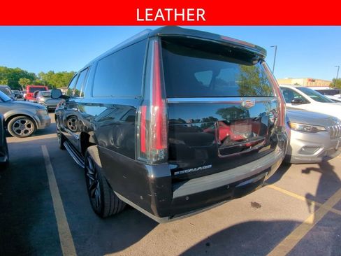 Used 2017 Cadillac Escalade ESV Luxury AWD/4WD image 4