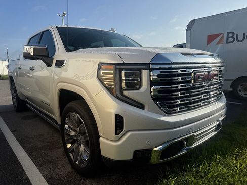 Used 2023 GMC Sierra 1500 Denali AWD/4WD image 2