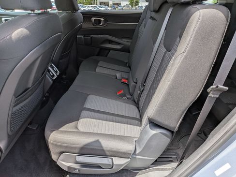 Used 2023 Kia Sorento LX FWD image 30