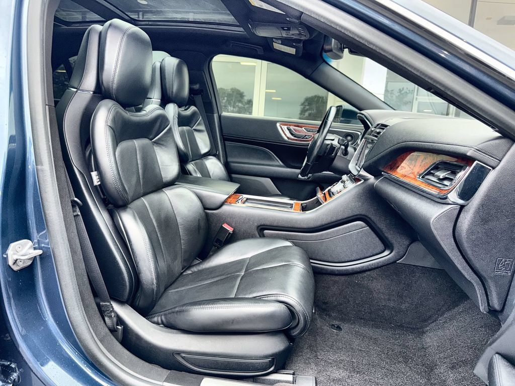 Used 2020 Lincoln Continental Reserve FWD image 28