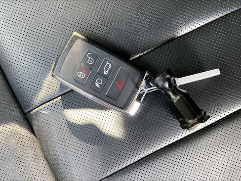 Used 2025 Land Rover Range Rover Sport SE AWD/4WD image 11