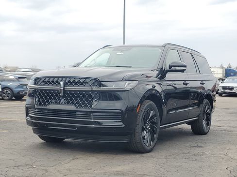 New 2026 Lincoln Navigator Reserve image 2