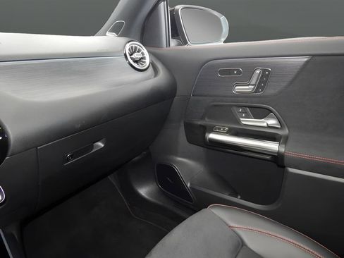 Used 2021 Mercedes-Benz GLA 45 AMG 4MATIC image 27