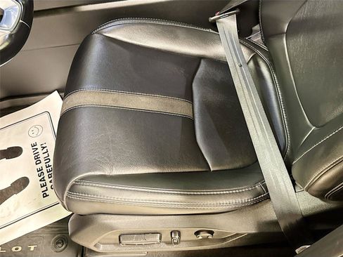 Used 2025 Honda Pilot EX-L image 18