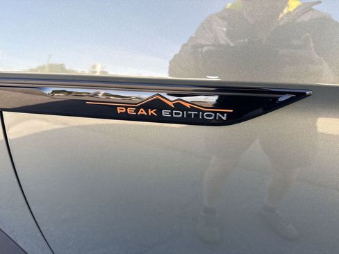 Used 2025 Volkswagen Atlas Peak Edition SE AWD/4WD image 9