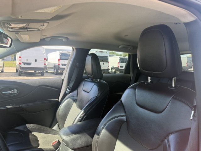 Used 2021 Jeep Cherokee Latitude Plus AWD/4WD image 5