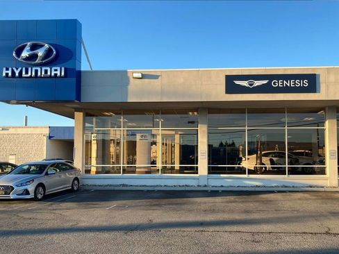 Used 2014 Mercedes-Benz E 350 Sedan image 32