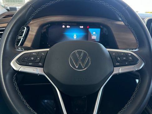 Used 2025 Volkswagen Atlas SE FWD image 22