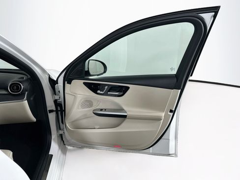 Used 2025 Mercedes-Benz C 300 4MATIC Sedan image 32