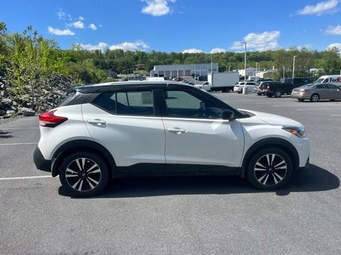 Certified 2019 Nissan Kicks SV image 8