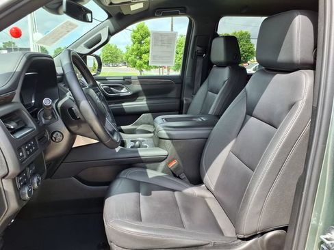 Used 2024 Chevrolet Suburban Z71 w/ Luxury Package AWD/4WD image 17