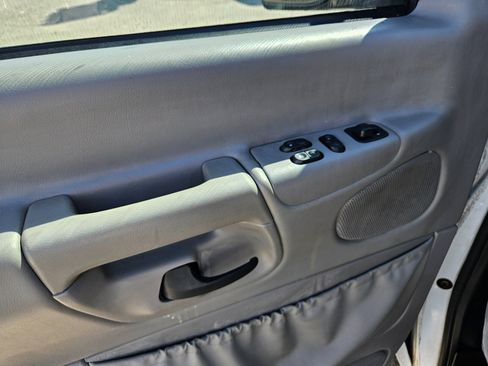 Used 2001 Ford E-350 and Econoline 350 Extended Super Duty image 15