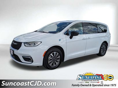 Certified 2024 Chrysler Pacifica Select