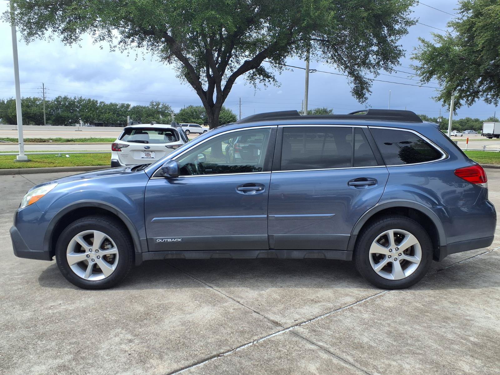 Used 2014 Subaru Outback 2.5i Limited AWD/4WD image 23