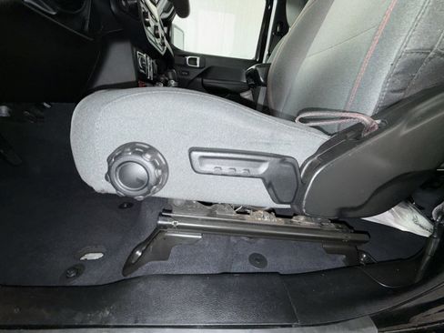 Used 2024 Jeep Wrangler Unlimited Rubicon w/ Technology Group AWD/4WD image 14