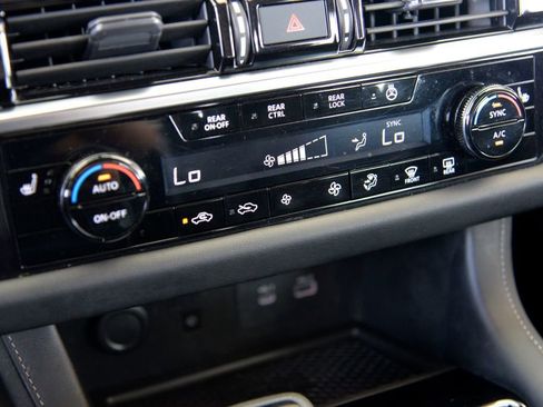 Used 2023 Nissan Pathfinder SL image 24