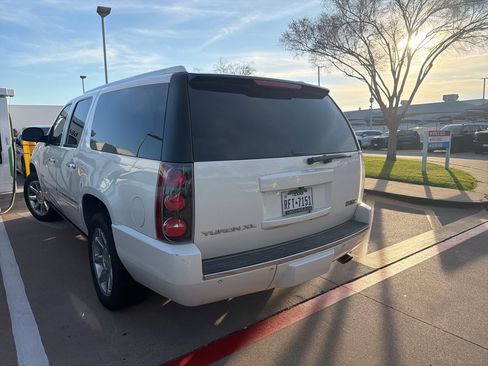 Used 2014 GMC Yukon XL Denali image 12