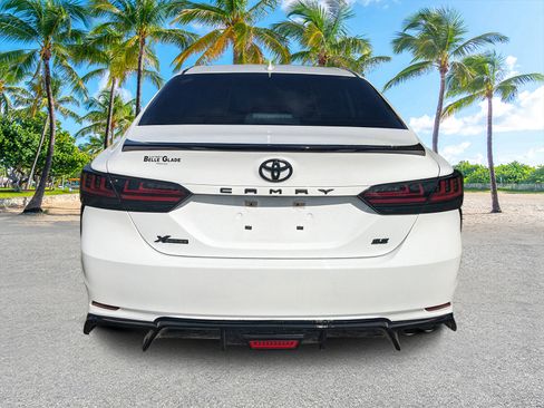 Used 2022 Toyota Camry SE image 4